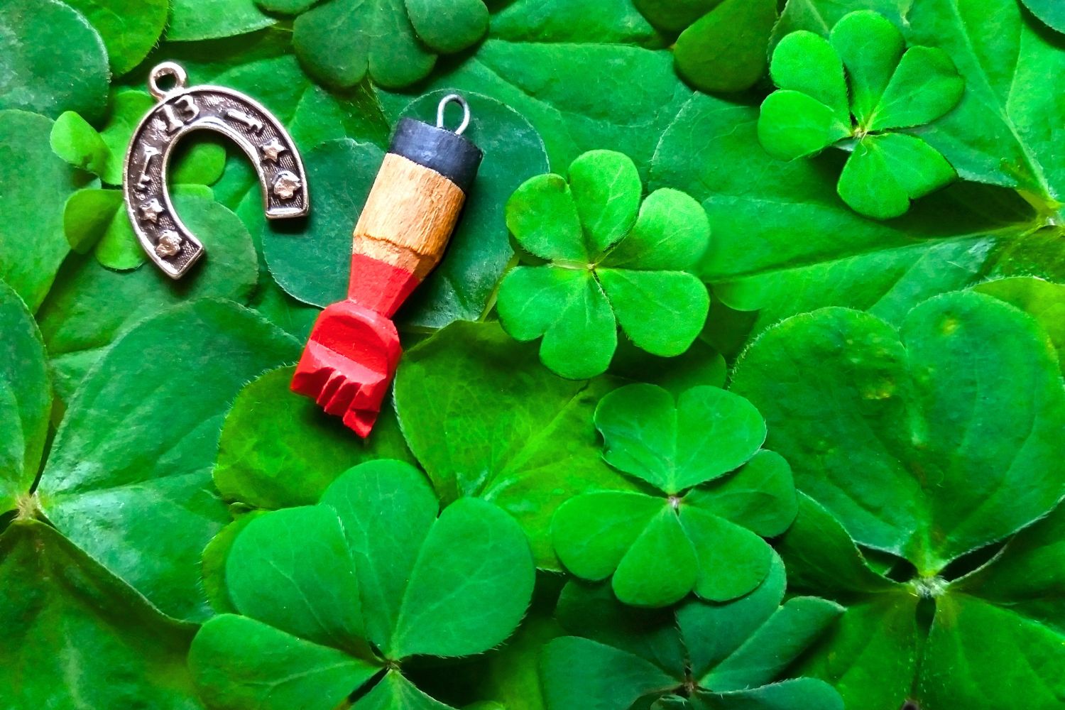 Rituel de chance et de r&eacute;ussite &agrave; Toulouse - amulettes traditionnelles marabout Oumar